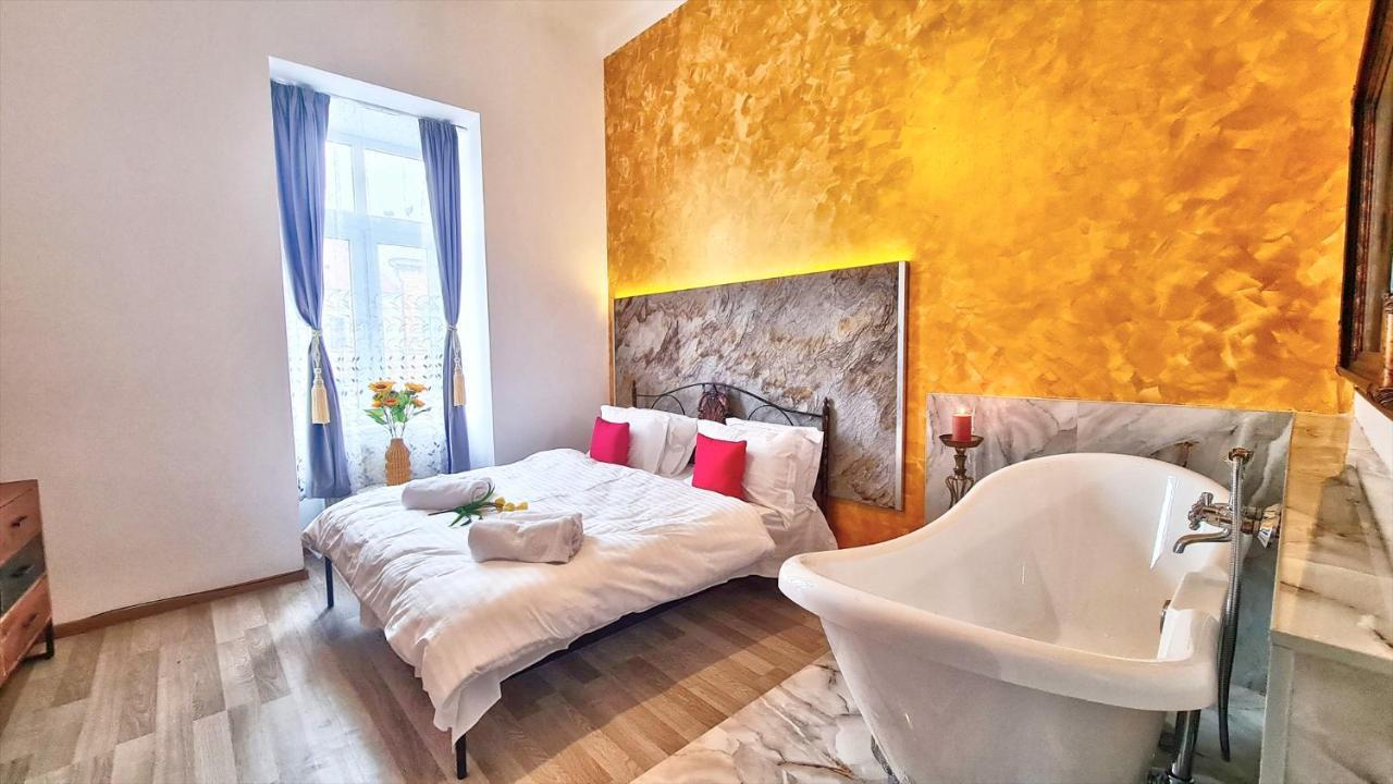 Royal Mansion In Unirii Square Apartman Kolozsvár Kültér fotó