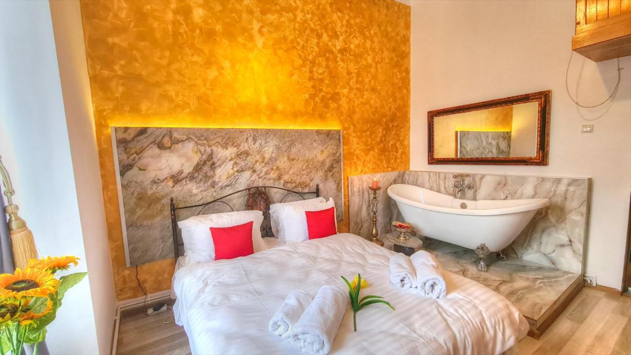 Royal Mansion In Unirii Square Apartman Kolozsvár Kültér fotó
