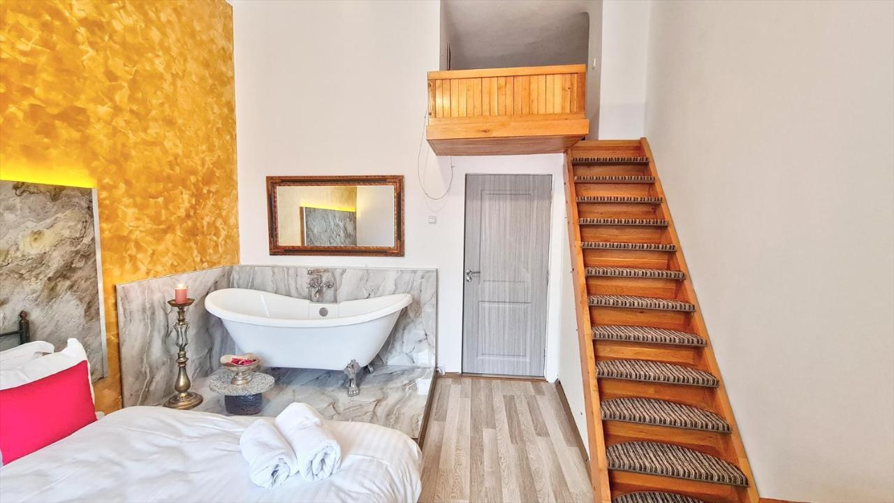 Royal Mansion In Unirii Square Apartman Kolozsvár Kültér fotó